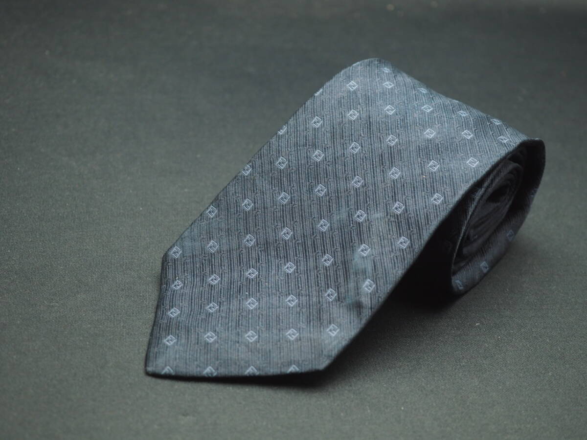 【FENDI フェンデ?！?D2921 ダークネイビー系 ロゴ SILK ブランド ネクタイ 古著 良品
