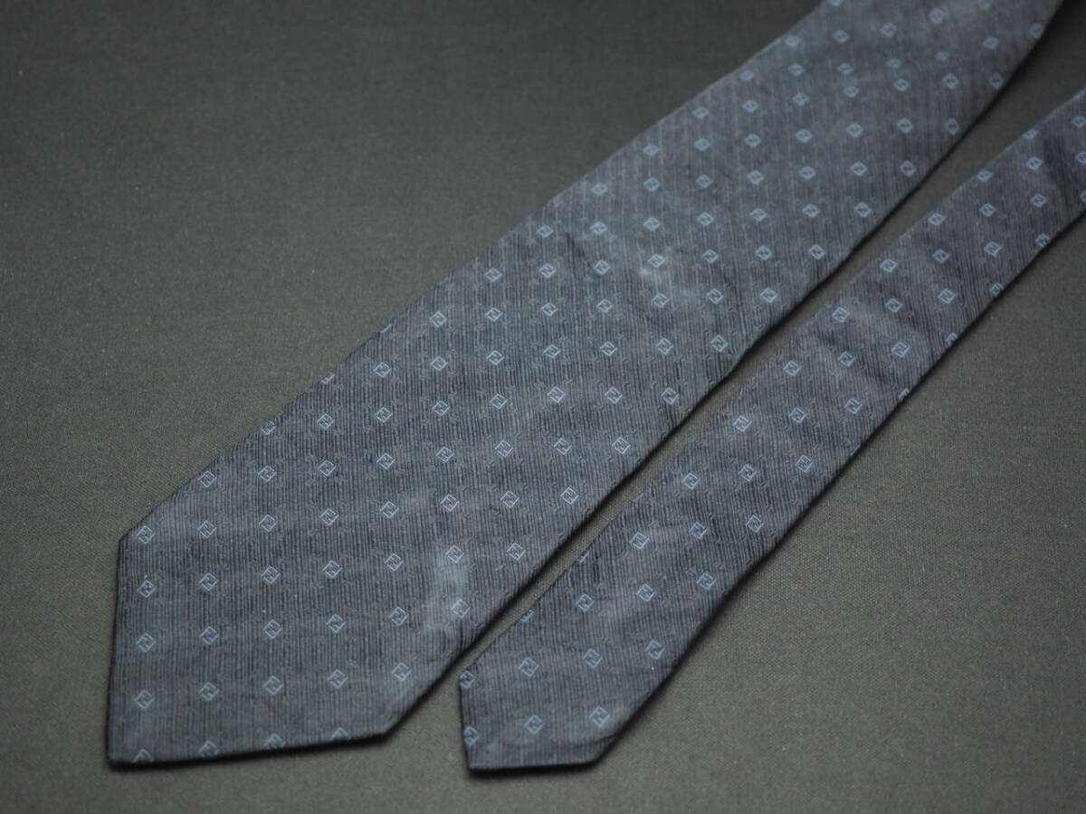 【FENDI フェンディ】 D2921 ダークネイビー系 ロゴ SILK ブランド ネクタイ 古著 良品