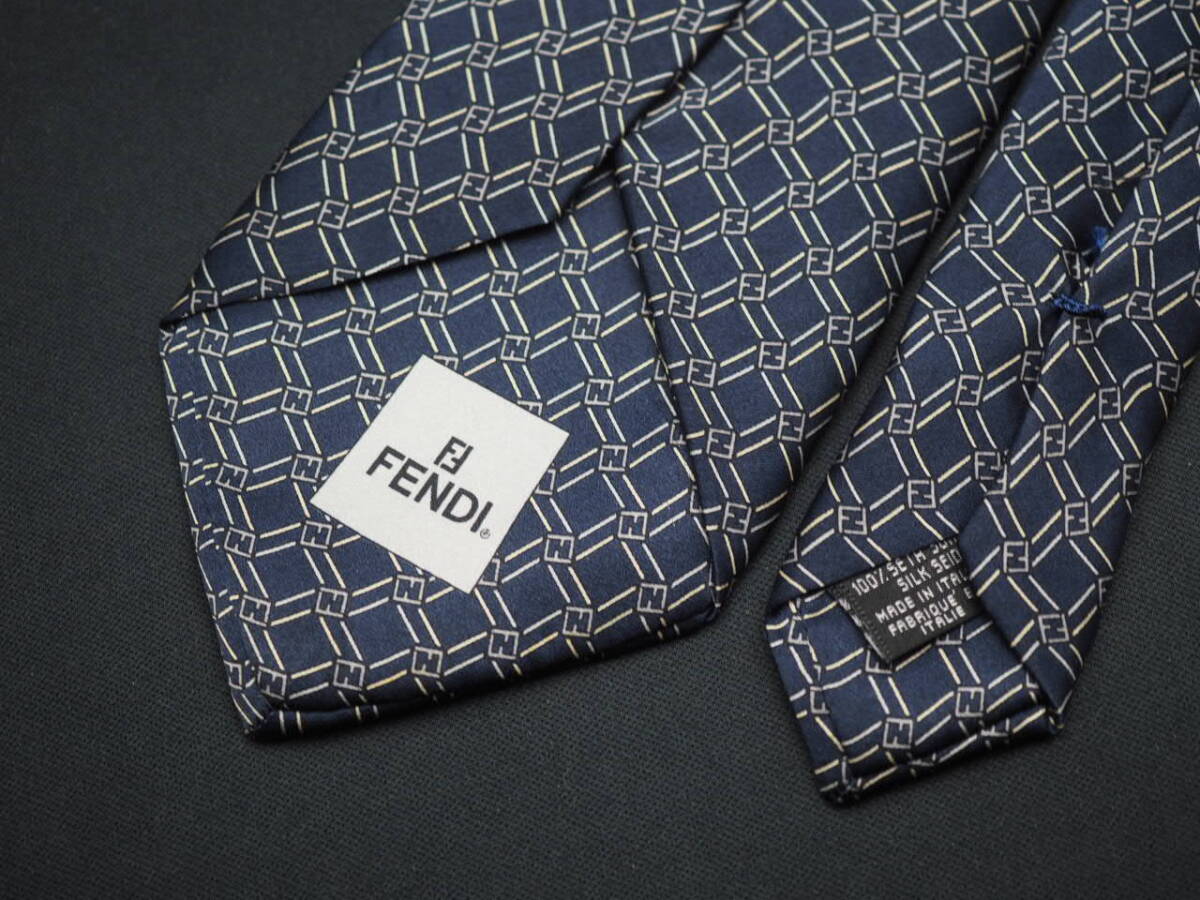 美品【FENDI フェンデ?！?D2925 ネイビー ロゴ SILK ブランド ネクタイ 古著 良品