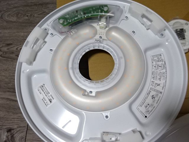 3/新品未使用★LEDシーリングライト/照明器具/25年製/TAKIZUMI【CXU1701WO1-27】 2700K_画像4