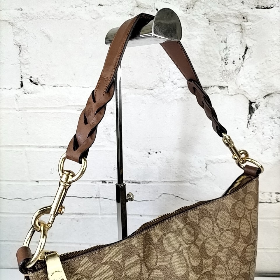 COACH 】 美品 コーチ シグネチャー 総柄 ゴールド金具 レザー COACH 】 美品 コーチ シグネチャー 総柄 ゴールド金具 レザー