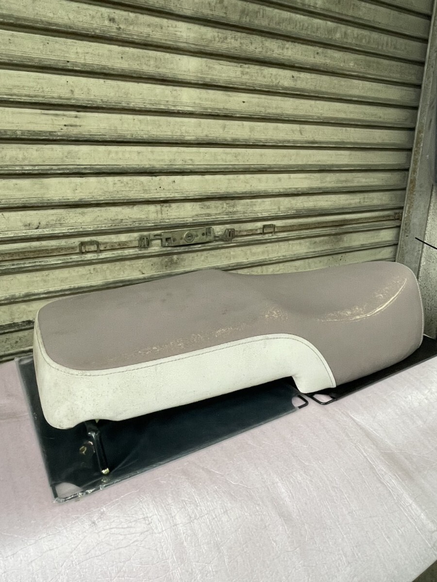 東京堂 スーパーカブJA10 JA44 AA04 AA09 JA45 JA59 JA60(2012〜現行)用シート T-JA10W-No.1 スーパーカブ50AA09から取り外し_画像1