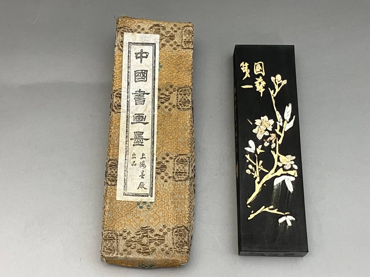 中国墨 上海墨廠出品 徽歙曹素功堯千氏 鉄斎翁書画宝墨 油煙一〇 中国墨 上海墨廠出品 徽歙曹素功堯千氏 鉄斎翁書画宝墨 油煙一〇
