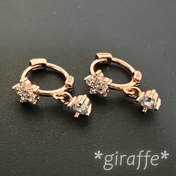 B647 匿名配送 リングピアス レディース ジルコニア ローズゴールド 花 フラワー s925 揺れる フープピアス_画像3