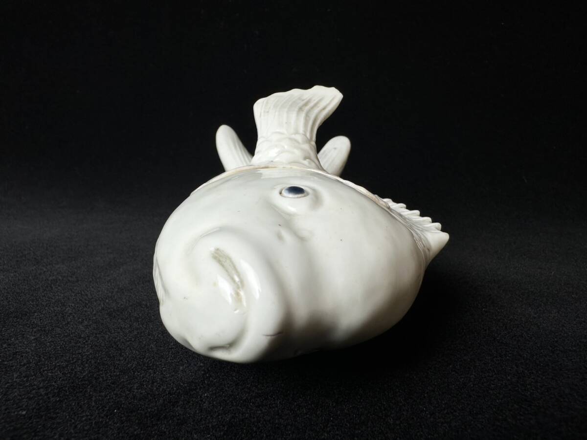 コレクター買取品 李朝 白磁 鯉 錦鯉 鯛 魚 陶器 置物 小物入 蓋 コレクター買取品 李朝 白磁 鯉 錦鯉 鯛 魚 陶器 置物 小物入 蓋