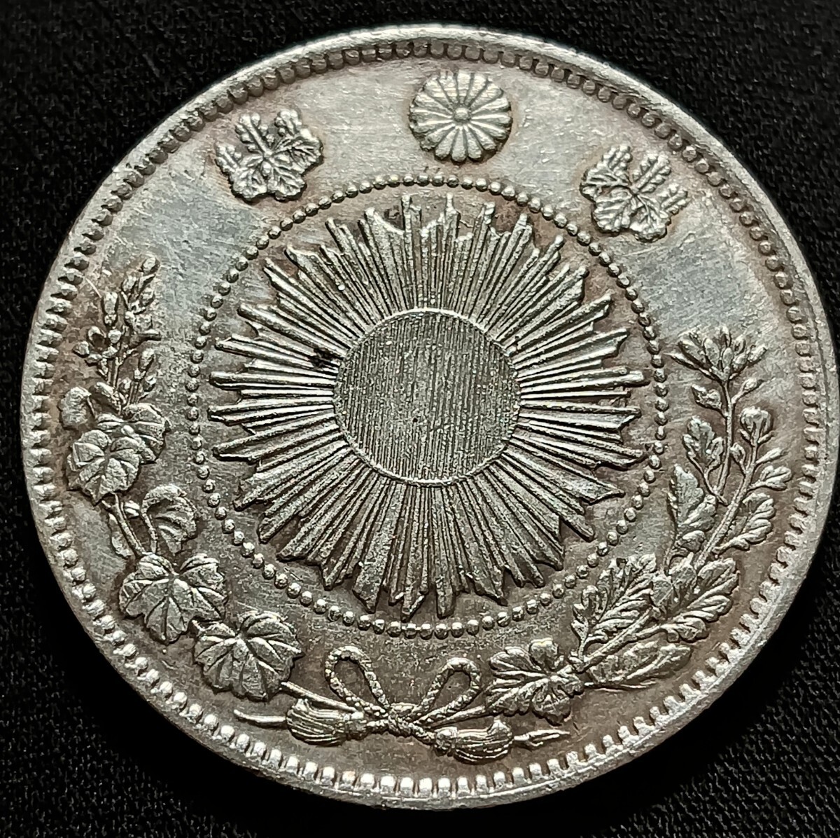 銀貨保証 一円銀貨 明治3年 目方約27g 銀含有率93% 旧一円銀貨 銀貨保証 一円銀貨 明治3年 目方約27g 銀含有率93% 旧一円銀貨