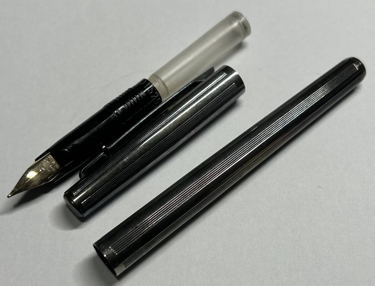 CARAN d'ACHE カランダッシュ 万年筆 ペン先14K-585 スイス製 CARAN d'ACHE カランダッシュ 万年筆 ペン先14K-585 スイス製