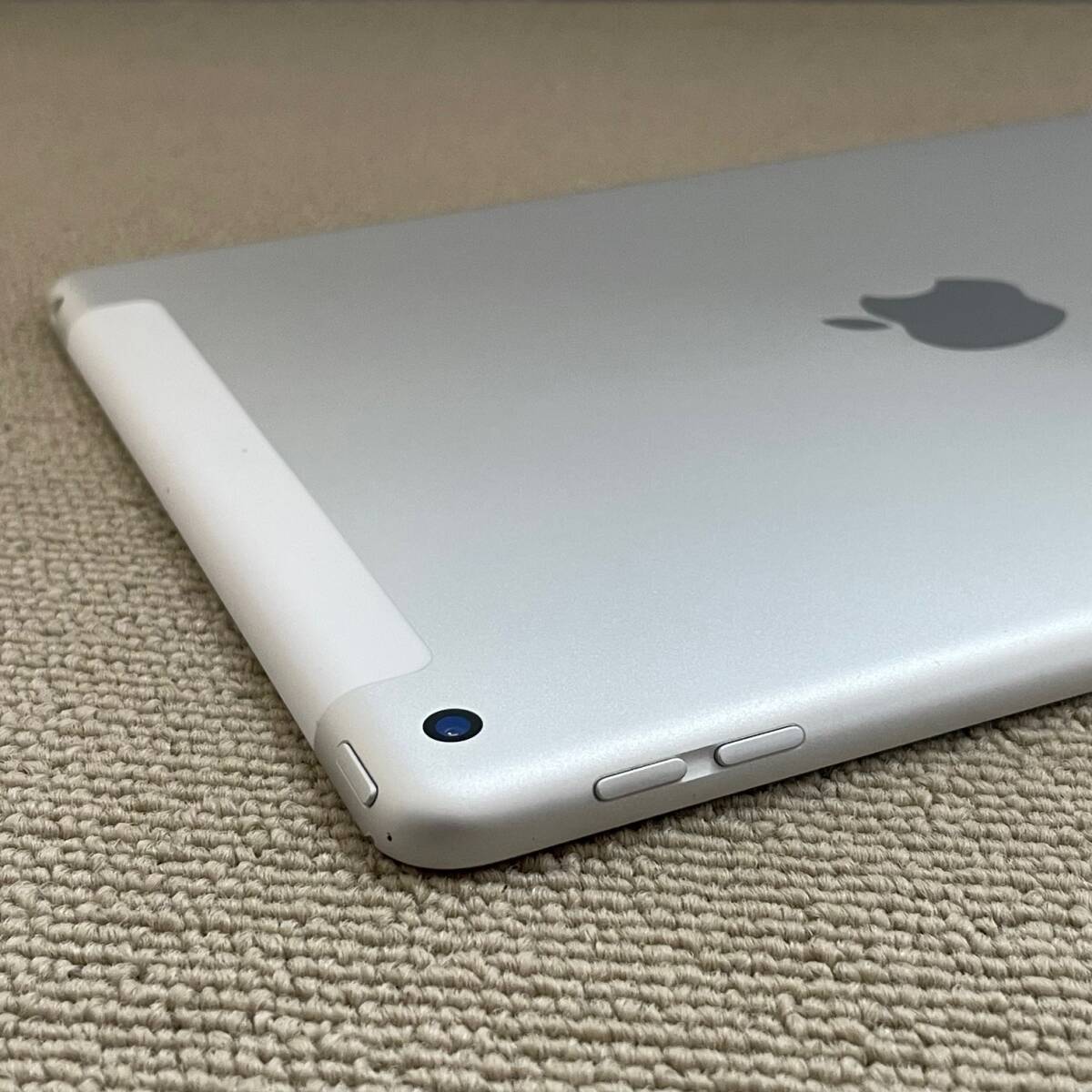中古品 iPad 第7世代 128GB Wi-Fi+Cellular シルバー SIMロック 中古品 iPad 第7世代 128GB Wi-Fi+Cellular シルバー SIMロック