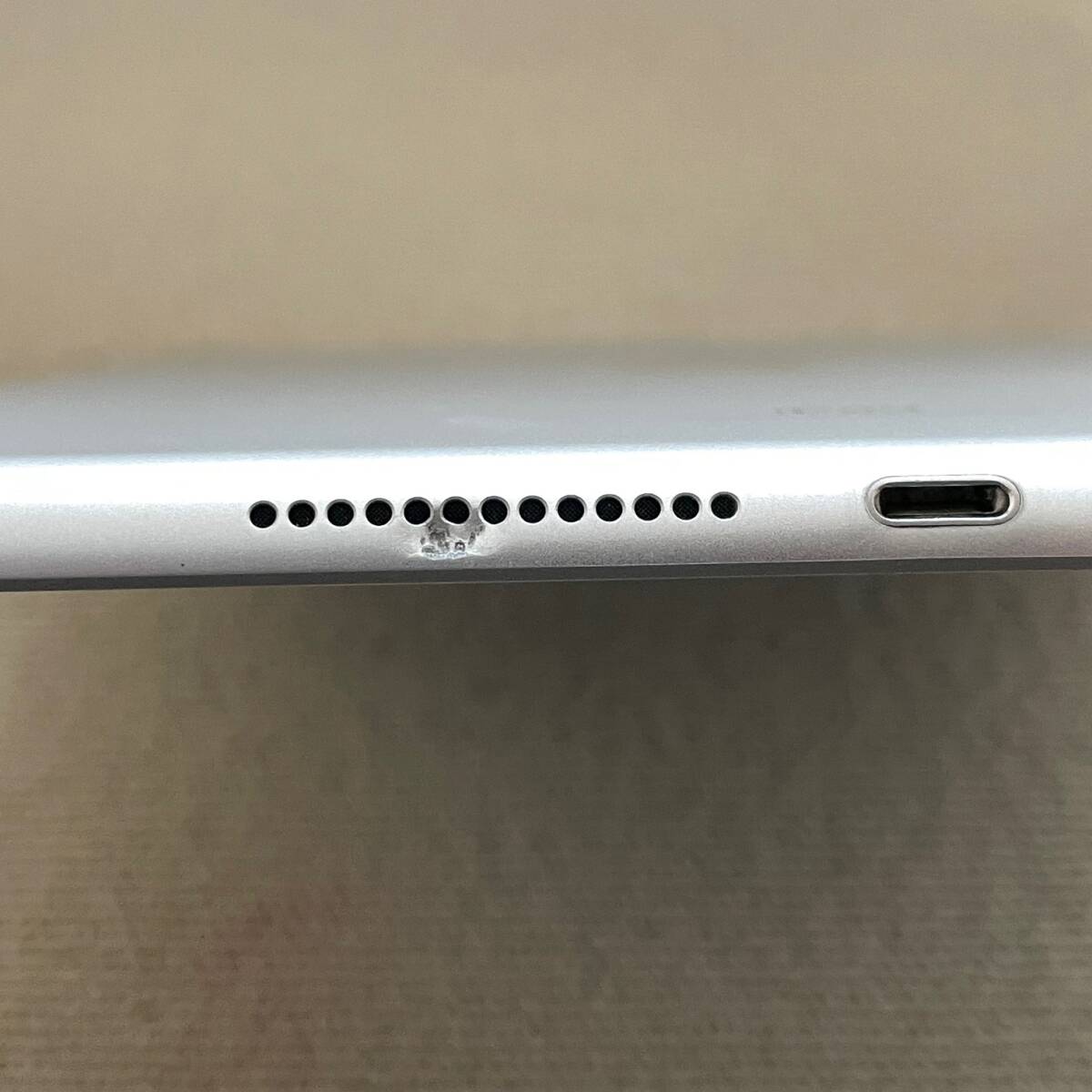 中古品 iPad 第7世代 128GB Wi-Fi+Cellular シルバー SIMロック 中古品 iPad 第7世代 128GB Wi-Fi+Cellular シルバー SIMロック