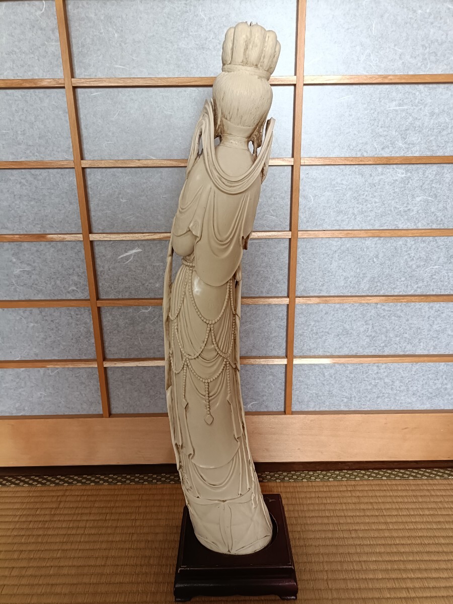 観音菩薩像】72㎝/5.6㎏ 象牙風 天然素材 仏教美術 置物 骨董 古 観音菩薩像】72㎝/5.6㎏ 象牙風 天然素材 仏教美術 置物 骨董 古