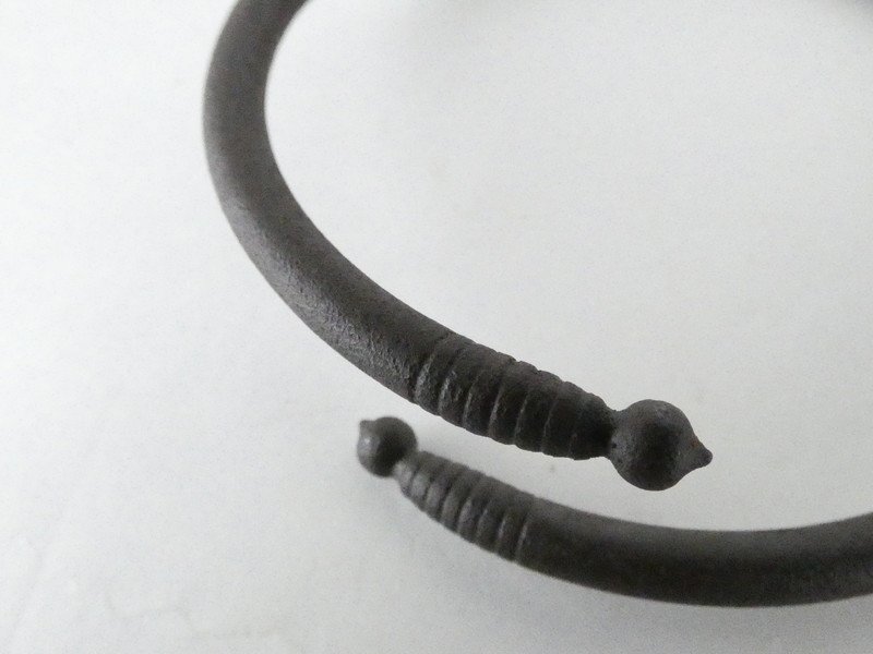 都屋】z16 畠春斎 宝珠 釜鐶 共箱 直径 約8cm 茶道具 釜 釜師 釜 都屋】z16 畠春斎 宝珠 釜鐶 共箱 直径 約8cm 茶道具 釜 釜師 釜