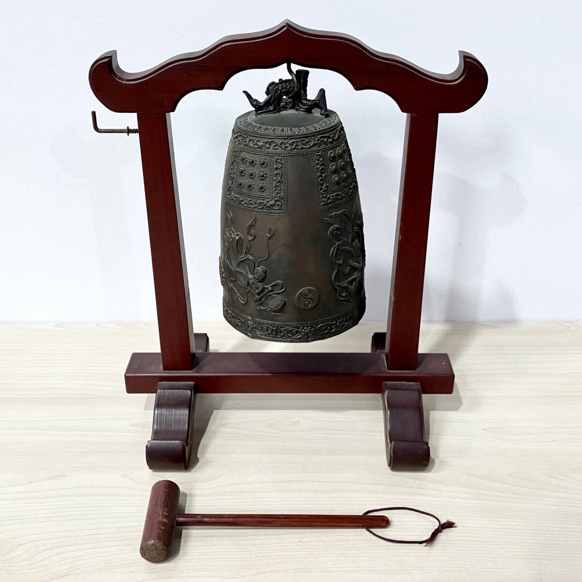 蘇さ(UNY152) 銅製釣鐘 古銅製 吊鐘 仏教美術 中古品 100サイズ 蘇さ(UNY152) 銅製釣鐘 古銅製 吊鐘 仏教美術 中古品 100サイズ