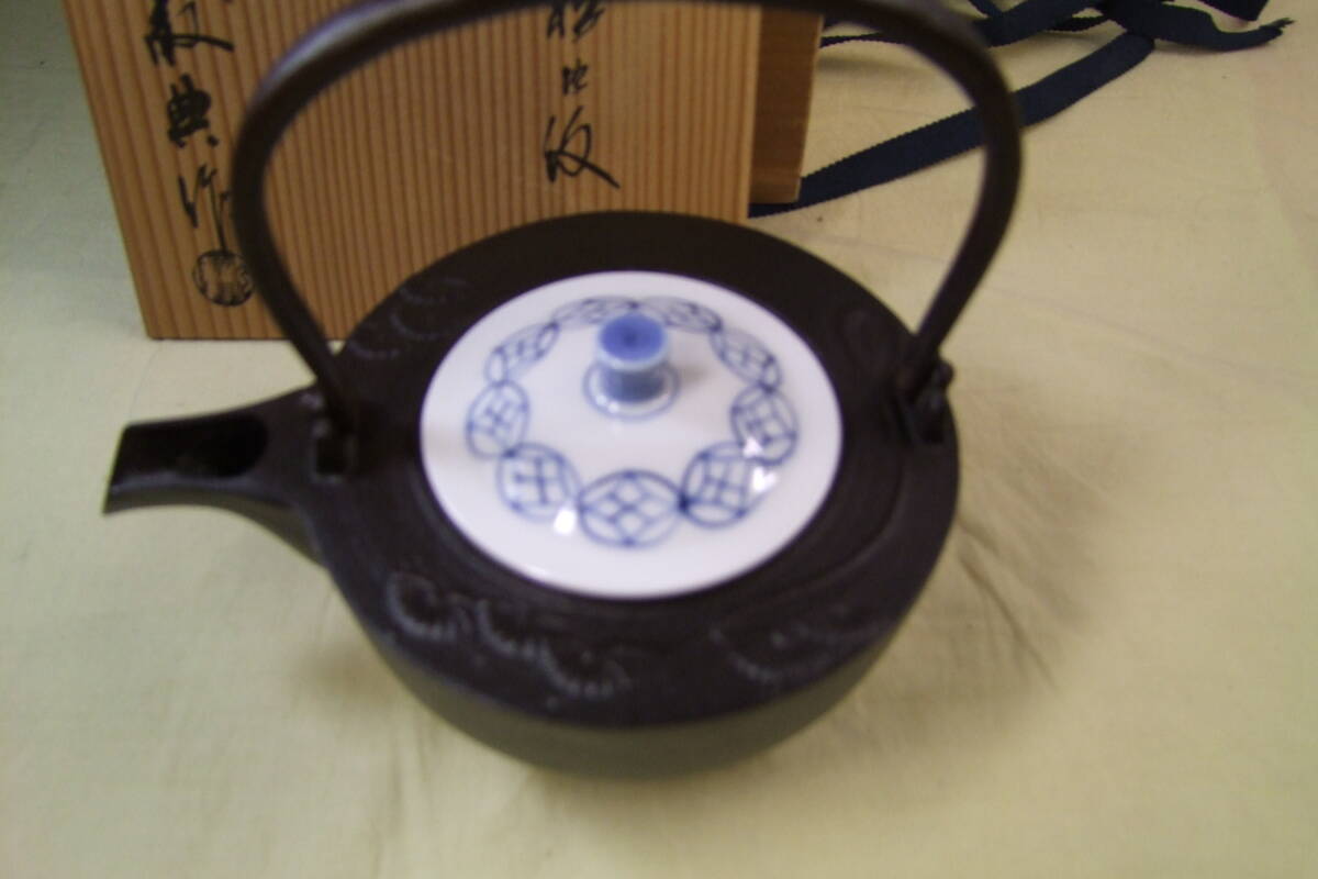 釜師 高橋敬典作 松地紋 銚子 替蓋付 共箱(鉄瓶)|売買された 釜師 高橋敬典作 松地紋 銚子 替蓋付 共箱(鉄瓶)|売買された