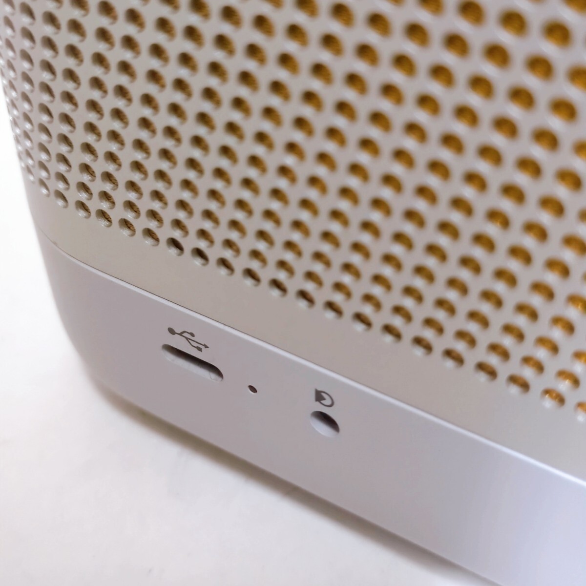 送料無料 美品 BANG&OLUFSEN Beolit 20 バングアンドオルフセン 送料無料 美品 BANG&OLUFSEN Beolit 20 バングアンドオルフセン
