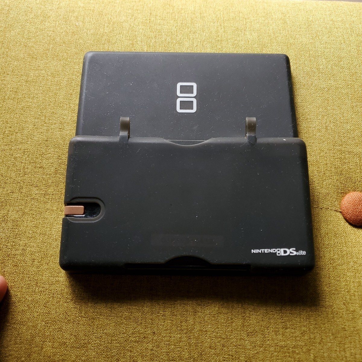 ニンテンドーDS Lite ジェットブラック 本体 タッチペン 充電器 ニンテンドーDS Lite ジェットブラック 本体 タッチペン 充電器