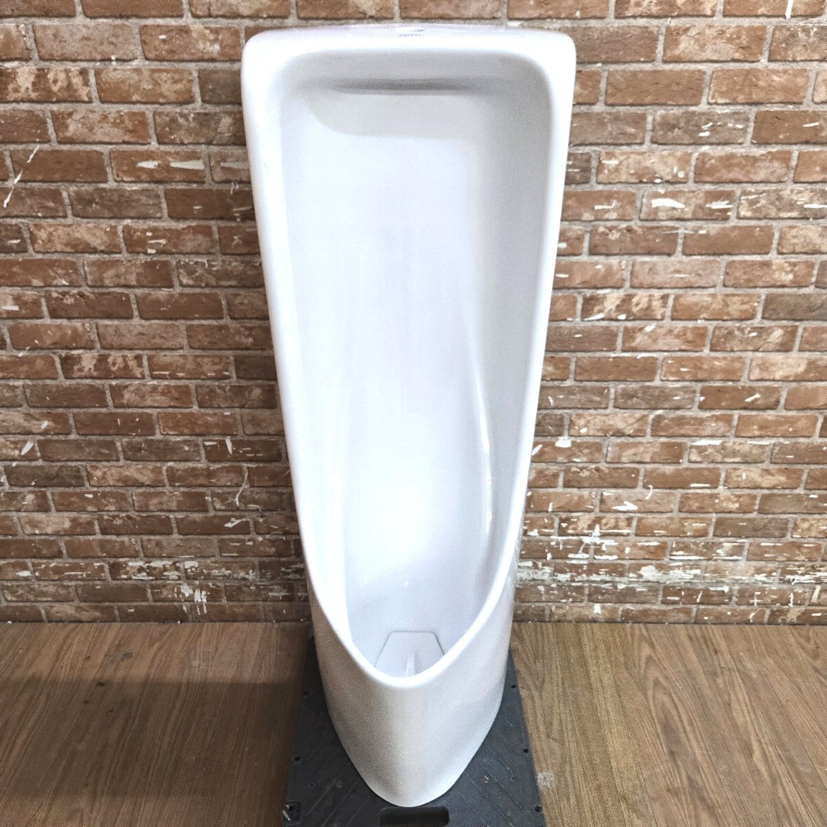 Yahoo!オークション - 5T006 TOTO 床置床排水小便器 U507C 小 Yahoo!オークション - 5T006 TOTO 床置床排水小便器 U507C 小