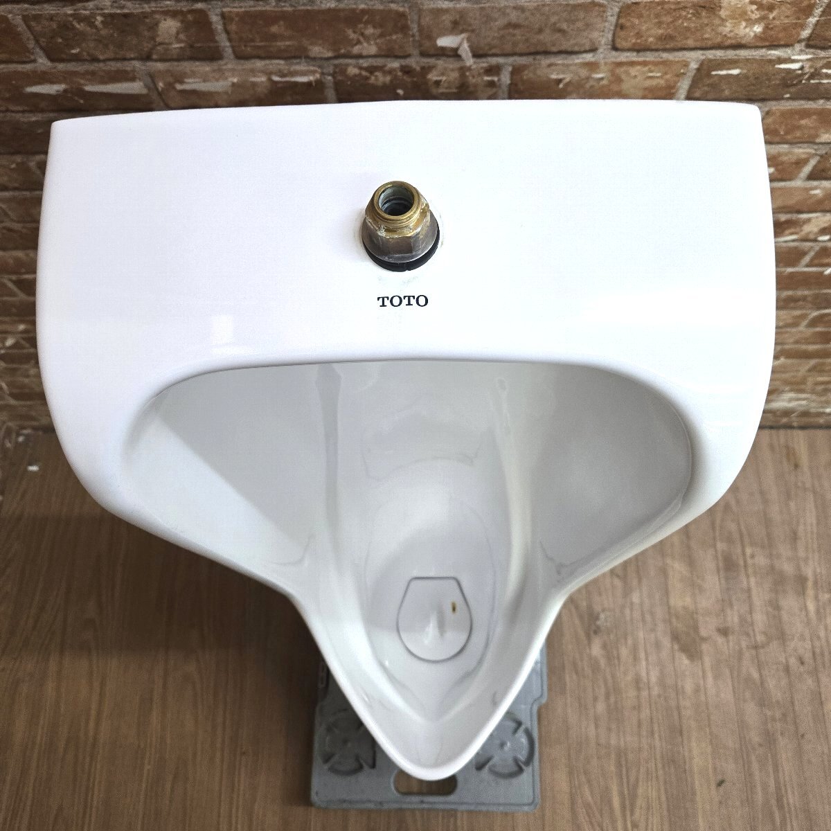 *5T007 TOTO 床置床排水小便器 U507C 小便器 男子トイレ 男性用 *5T007 TOTO 床置床排水小便器 U507C 小便器 男子トイレ 男性用
