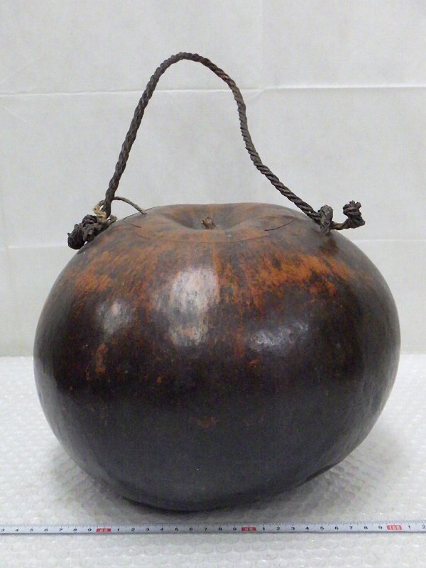 P1908 瓢箪 手付き 蓋物 ひょうたん 水指 茶道具(木工、竹工芸 P1908 瓢箪 手付き 蓋物 ひょうたん 水指 茶道具(木工、竹工芸