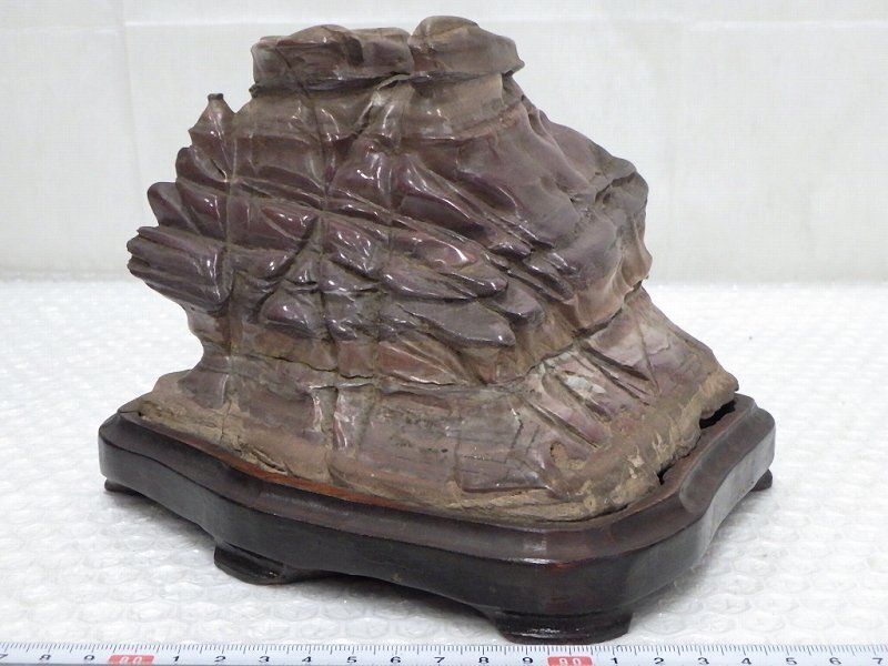 P1894 高知 鎧石 水石 鑑賞石 木製台座 置物 床飾(陶磁一般 P1894 高知 鎧石 水石 鑑賞石 木製台座 置物 床飾(陶磁一般