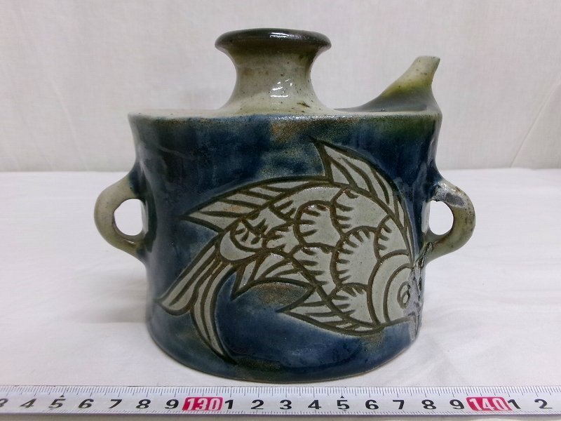M2457 金城敏男 壺屋焼 魚文 抱瓶 酒器 沖縄 壷屋(陶磁一般 M2457 金城敏男 壺屋焼 魚文 抱瓶 酒器 沖縄 壷屋(陶磁一般