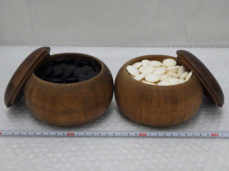 P2206 本蛤碁石 厚み約0.6cm 那智黒石 白182個 黒178個 碁石