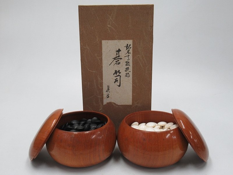 D1000 本蛤碁石 厚み約10mm 那智黒石 白/180 黒/181 碁石 美栄 D1000 本蛤碁石 厚み約10mm 那智黒石 白/180 黒/181 碁石 美栄