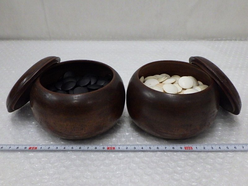 P2352 本蛤碁石 厚み約0.4cm 那智黒石 白196個 黒163個 碁石 P2352 本蛤碁石 厚み約0.4cm 那智黒石 白196個 黒163個 碁石