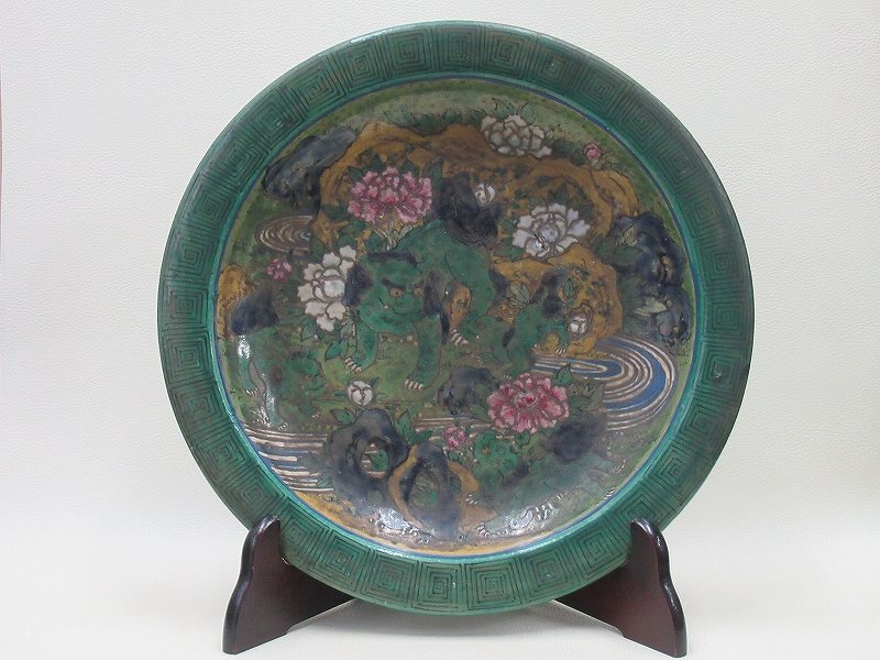 D1031 本九谷 九谷焼 色絵 牡丹獅子流水絵 大皿 径33cm 青手九谷 D1031 本九谷 九谷焼 色絵 牡丹獅子流水絵 大皿 径33cm 青手九谷
