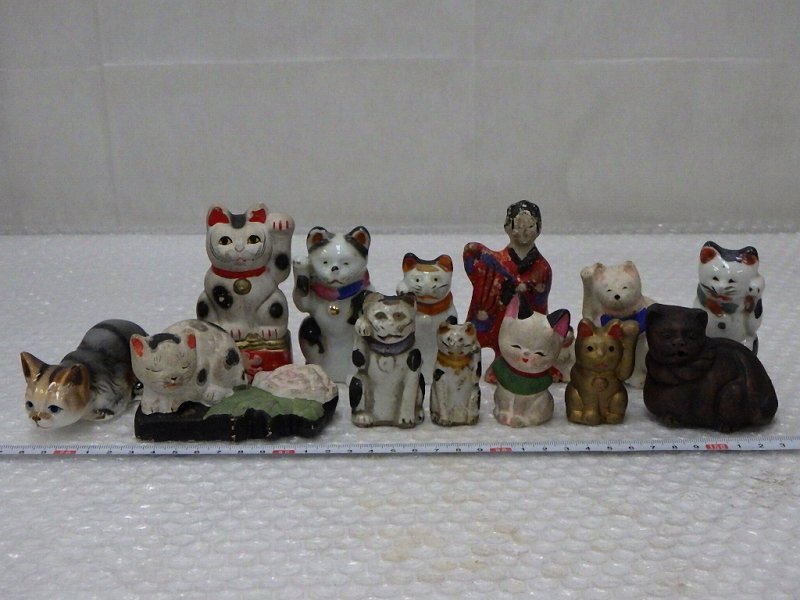 P2417 猫 土人形 招き猫 フィギュリン 置物 まとめ 民芸品 郷土 P2417 猫 土人形 招き猫 フィギュリン 置物 まとめ 民芸品 郷土
