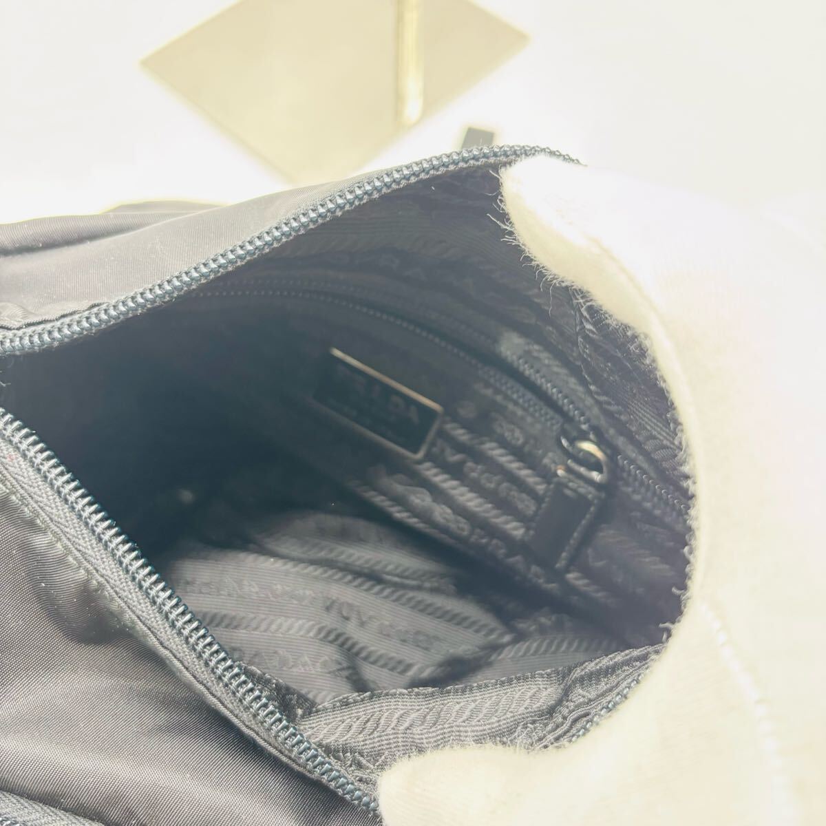 PRADA プラダ ショルダーバッグ 三角ロゴ ナイロン テスート PRADA プラダ ショルダーバッグ 三角ロゴ ナイロン テスート