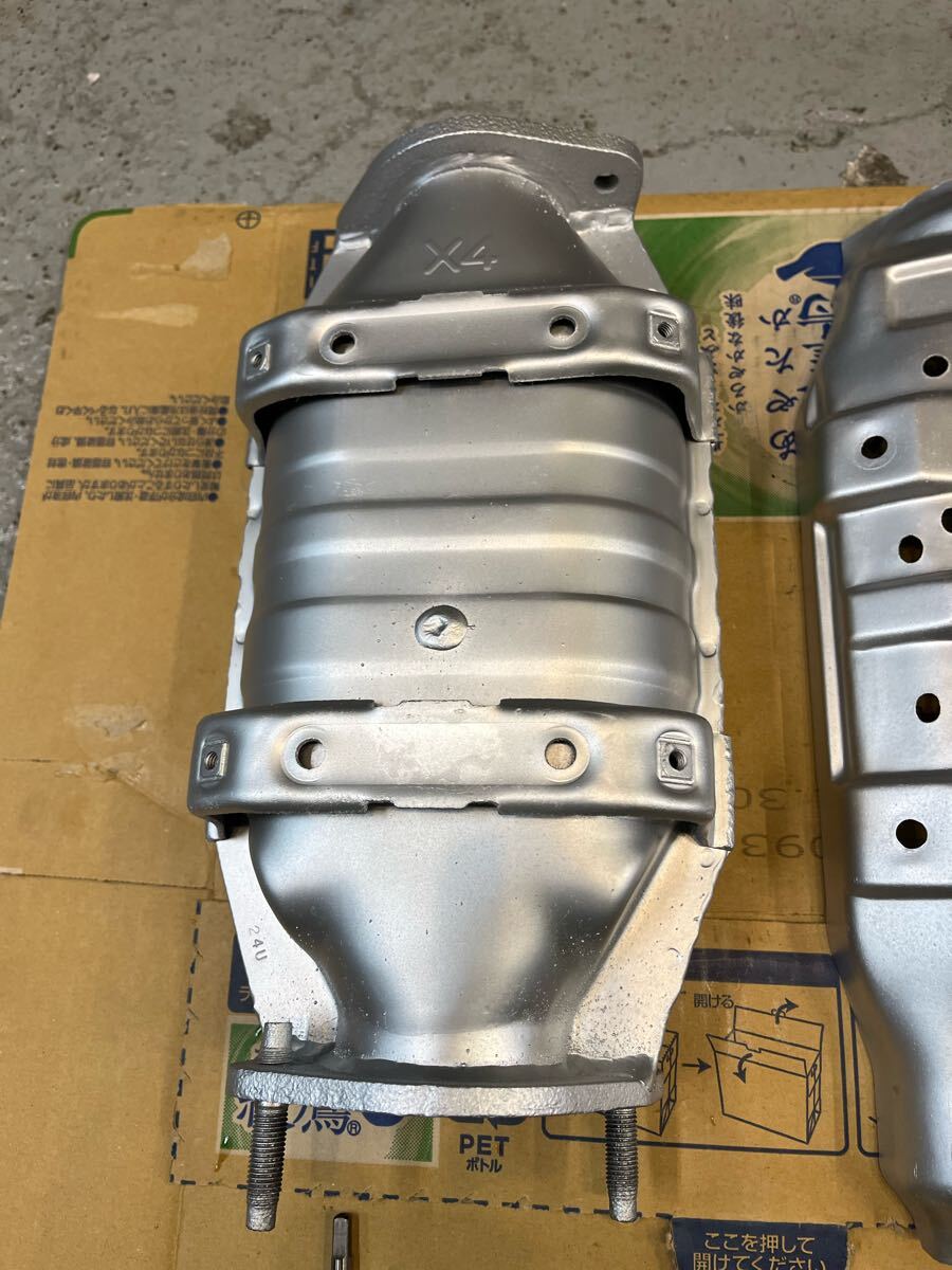 美品 BNR34 キャタライザー 触媒 X4 スカイライン R32 S14 R33 美品 BNR34 キャタライザー 触媒 X4 スカイライン R32 S14 R33