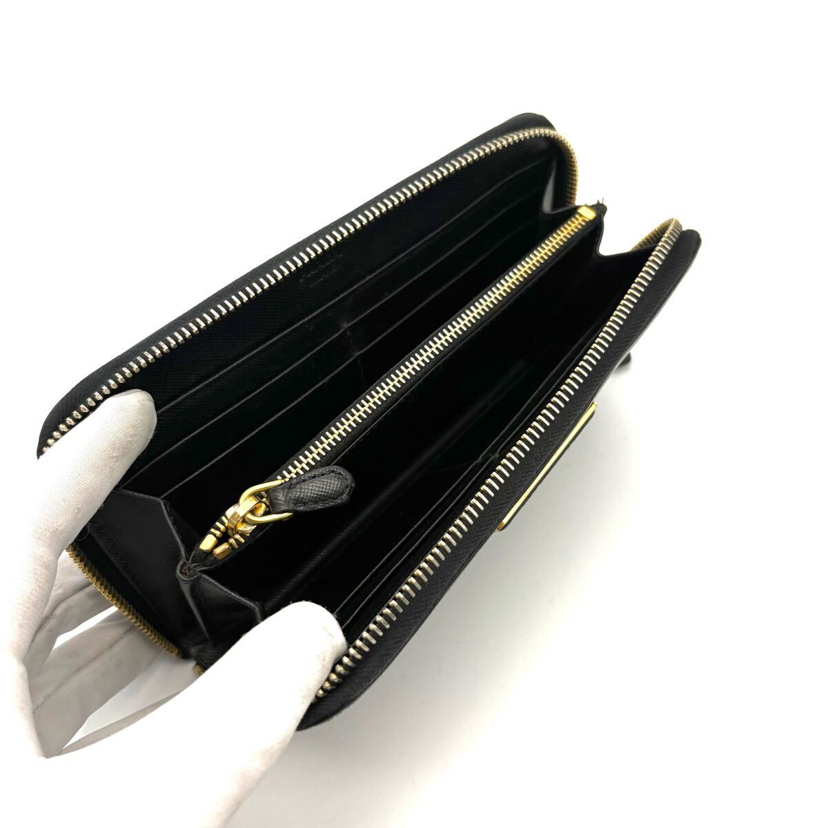 入手困難品◇PRADA プラダ 長財布 三角プレート トライアングル 入手困難品◇PRADA プラダ 長財布 三角プレート トライアングル