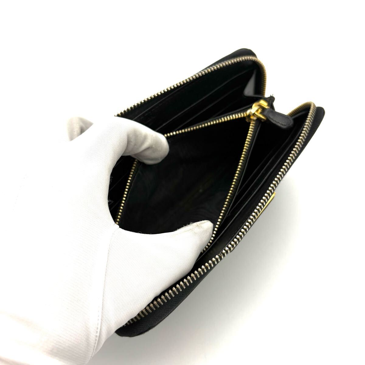 入手困難品◇PRADA プラダ 長財布 三角プレート トライアングル 入手困難品◇PRADA プラダ 長財布 三角プレート トライアングル