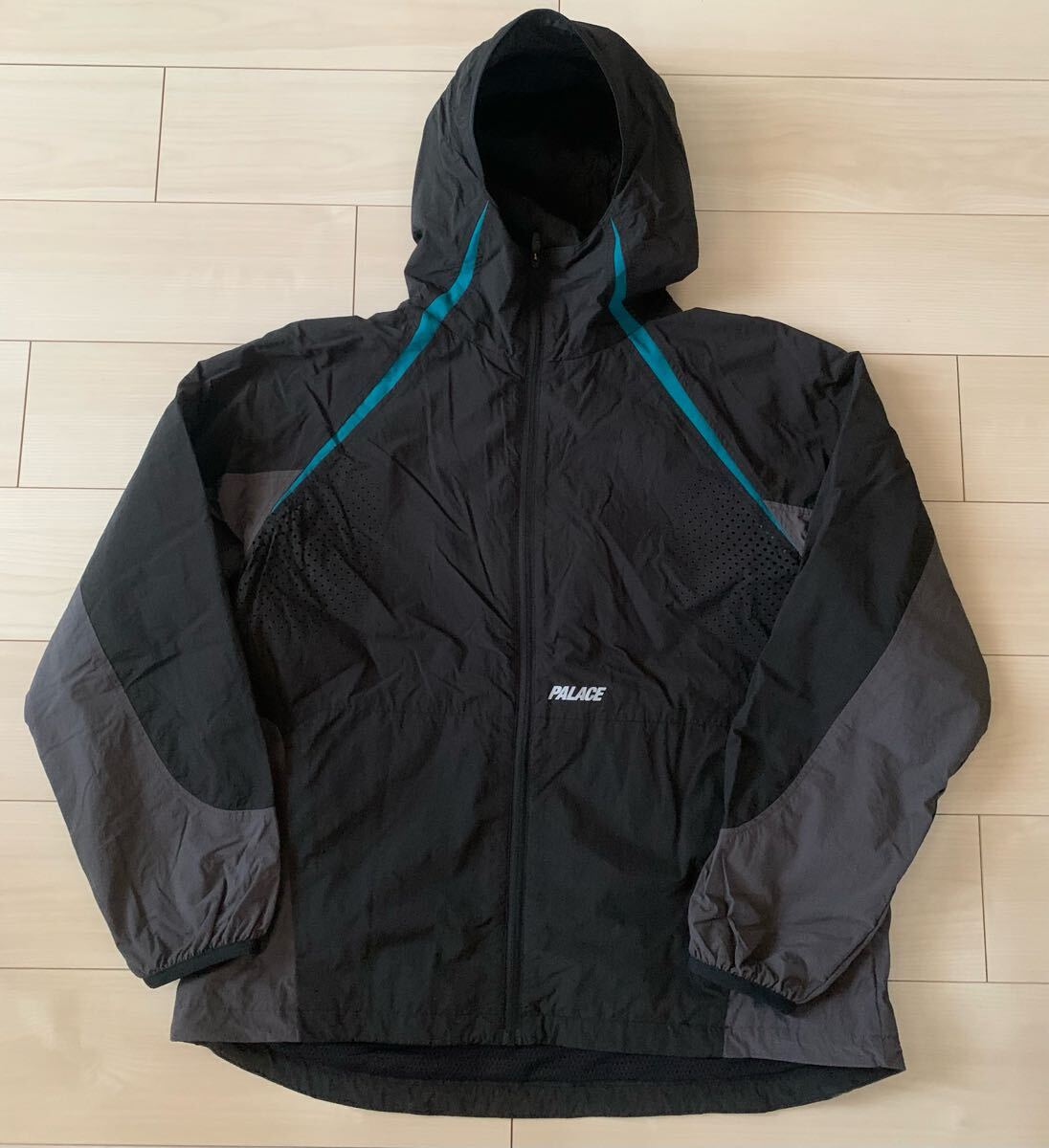 未使用に近い人気完売モデル】PALACE ナイロンジャケット 黒 L 未使用に近い人気完売モデル】PALACE ナイロンジャケット 黒 L