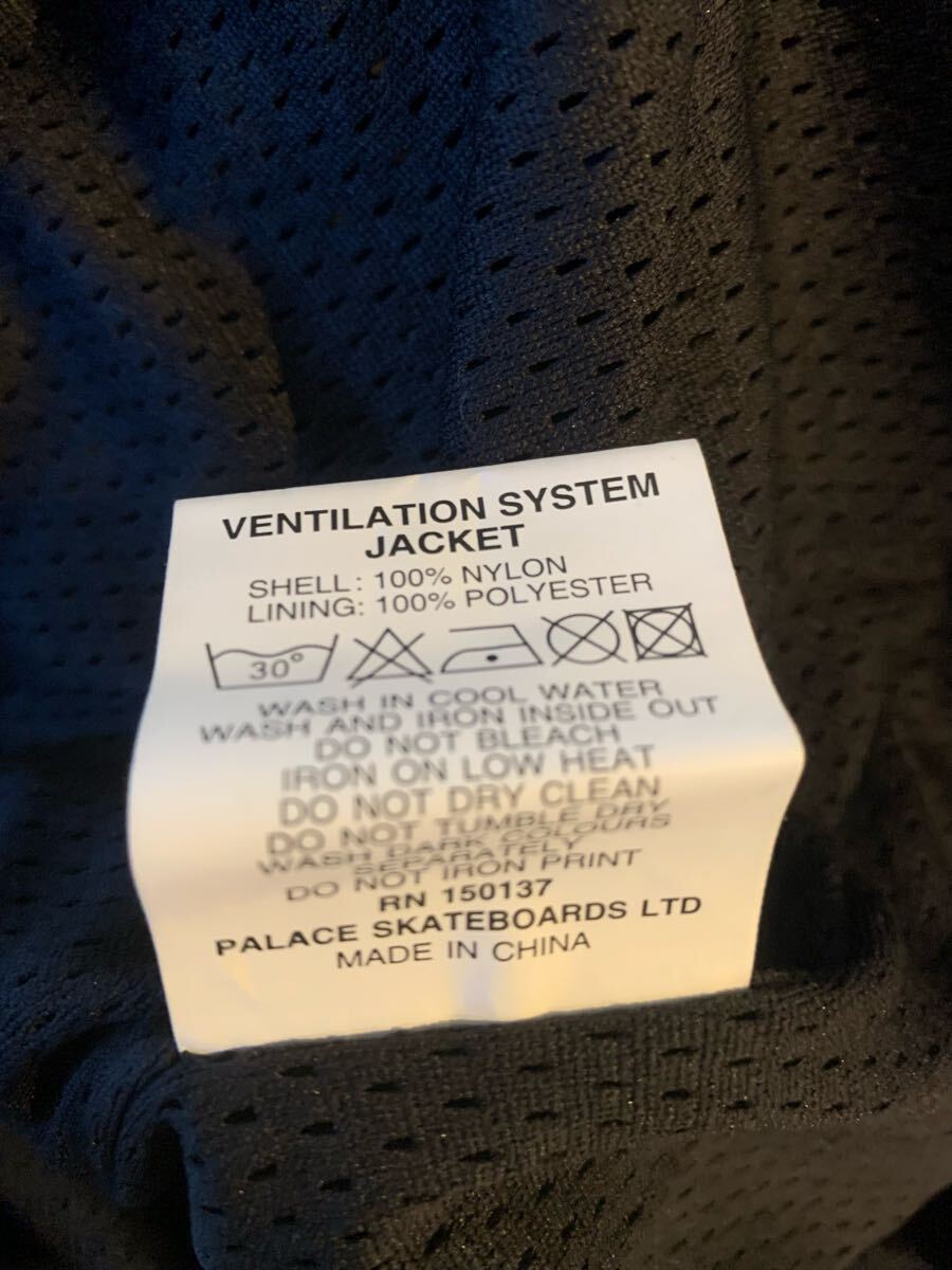 未使用に近い人気完売モデル】PALACE ナイロンジャケット 黒 L 未使用に近い人気完売モデル】PALACE ナイロンジャケット 黒 L
