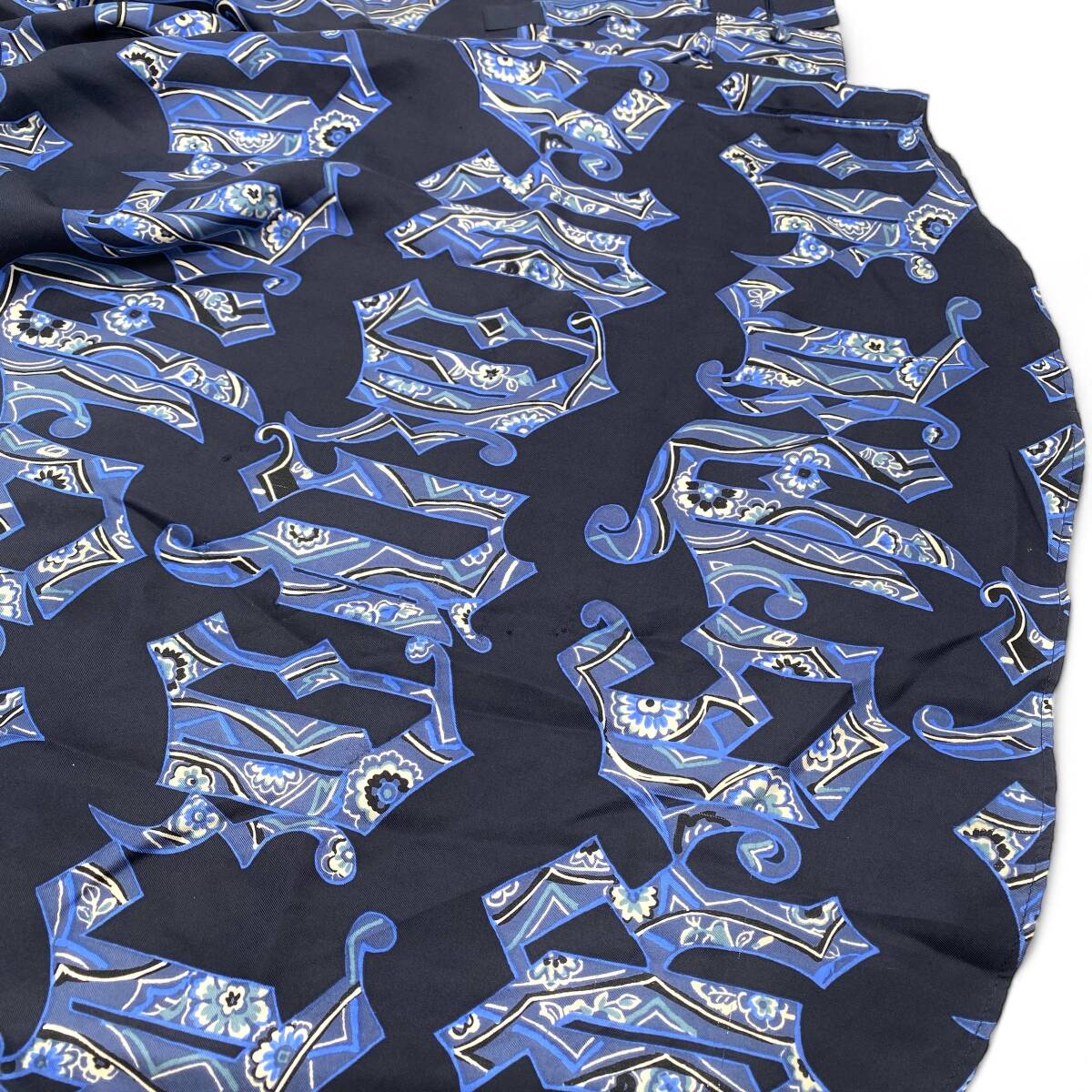 Versace Long Sleeve Open Collar Aloha Shirt Size 48 Versace Long Sleeve Open Collar Aloha Shirt Size 48