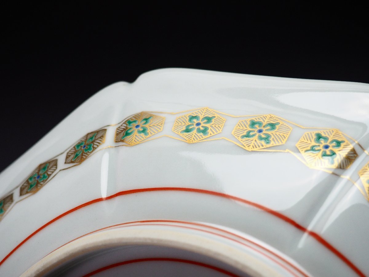 治】四代『上出喜山』作 極彩色梅絵飾皿☆共箱 幅27cm 色絵 治】四代『上出喜山』作 極彩色梅絵飾皿☆共箱 幅27cm 色絵