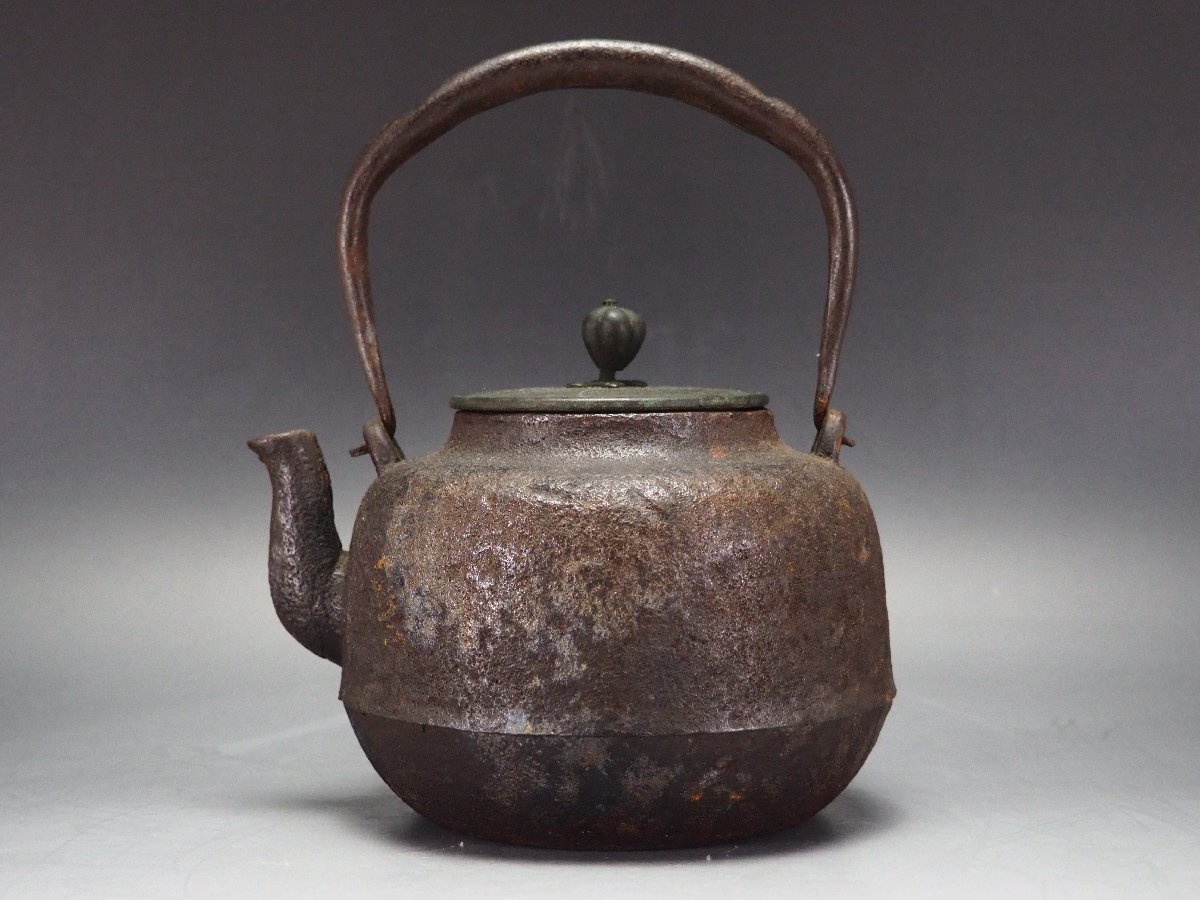 治】龍文堂造 繰口形鉄瓶☆茶道具 (検索:龍文堂 亀文堂 光玉堂 治】龍文堂造 繰口形鉄瓶☆茶道具 (検索:龍文堂 亀文堂 光玉堂