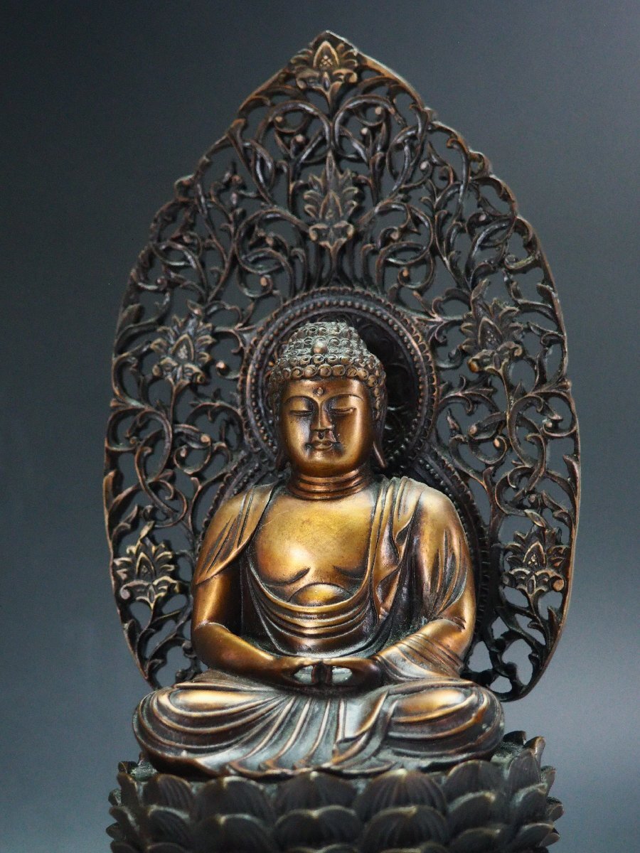 治】唐銅製 阿弥陀如来座像置物☆木製台 台込みの高さ 29.7cm 治】唐銅製 阿弥陀如来座像置物☆木製台 台込みの高さ 29.7cm