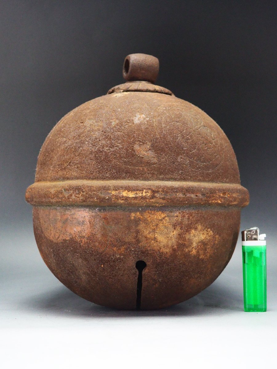 治 時代仏教美術 古鉄製 大振り葵家紋入鈴 高さ 27cm 重さ 治 時代仏教美術 古鉄製 大振り葵家紋入鈴 高さ 27cm 重さ