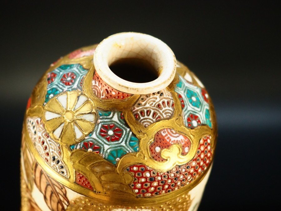 治】時代薩摩焼 色絵金彩坊主唐子人物風景図花瓶☆箱付 高18cm 治】時代薩摩焼 色絵金彩坊主唐子人物風景図花瓶☆箱付 高18cm