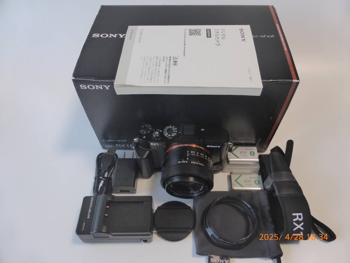 ＜極美品＞SONY Cyber-shot DSC-RX1R 動作確認済 元箱、充電器バッテリー等付 送料無料　ソニー サイバーショット コンパクトカメラ_画像2