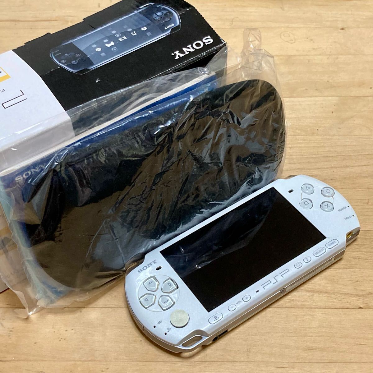 PSP-3000 本体 ホワイト 箱付(黒用)ACアダプター付 動作品 PSP-3000 本体 ホワイト 箱付(黒用)ACアダプター付 動作品