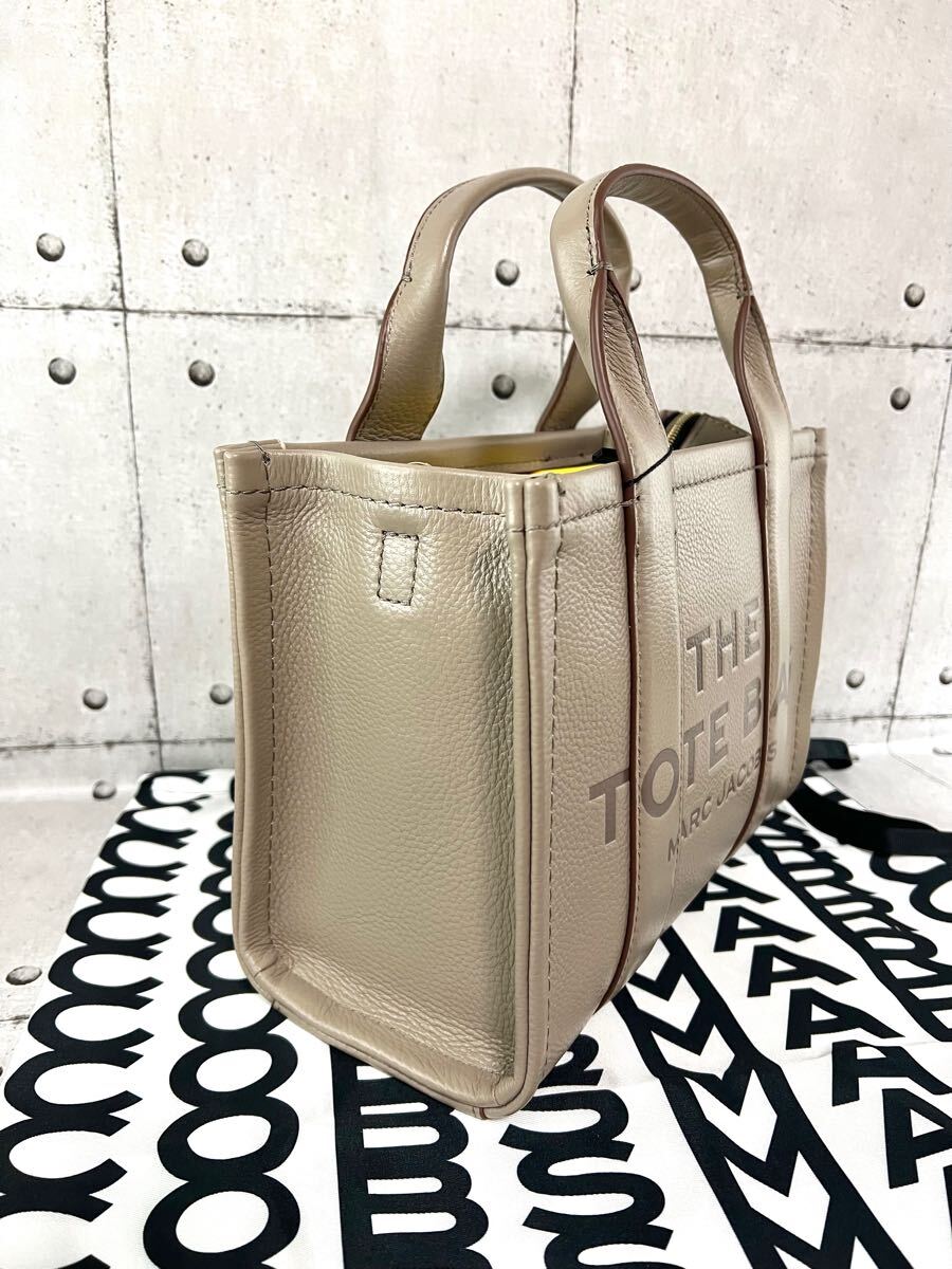 MARC JACOBS レザー ミニ トートバッグ セメント 055 MARC JACOBS マークジェイコブス レザー ミニ トートバッグ