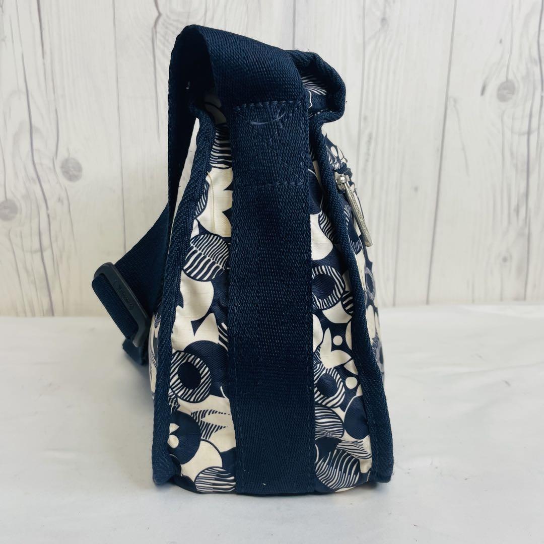 lesportsac レスポートサック ショルダーバッグ 斜め掛け 花柄 lesportsac レスポートサック ショルダーバッグ 斜め掛け 花柄