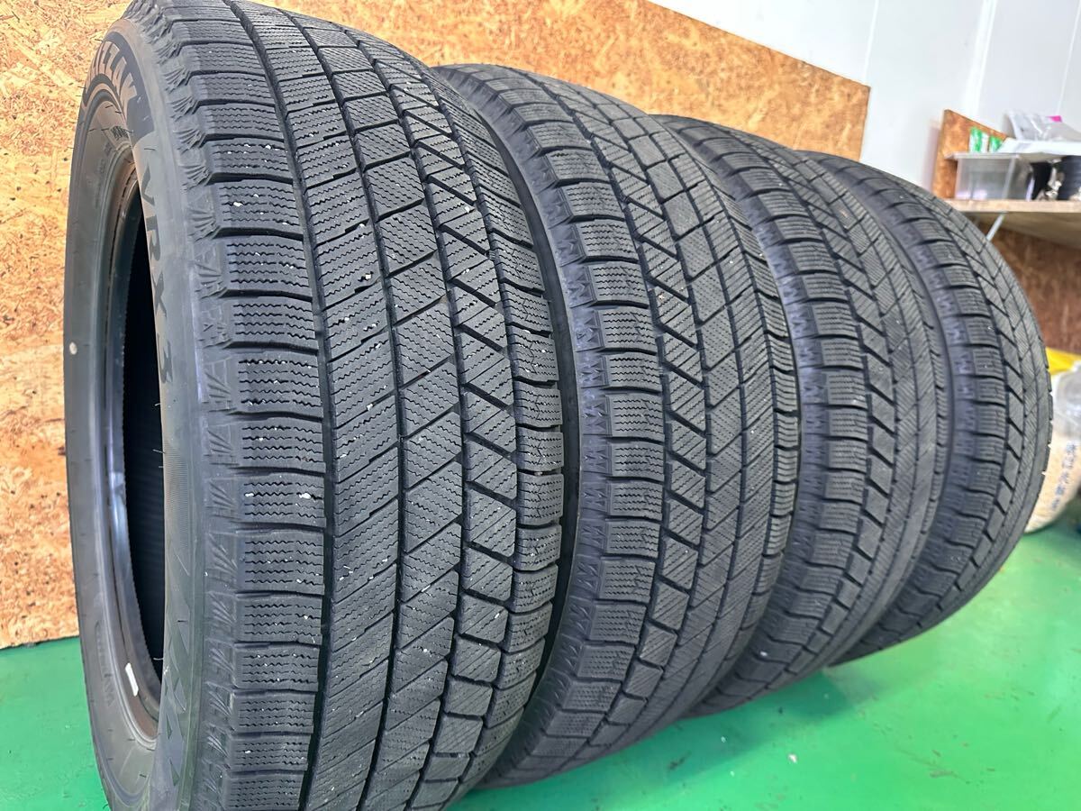 送料無料【バリ山】215/60R16 95Q BRIDGESTONE BLIZZAK VRX3 送料無料【バリ山】215/60R16 95Q BRIDGESTONE BLIZZAK VRX3