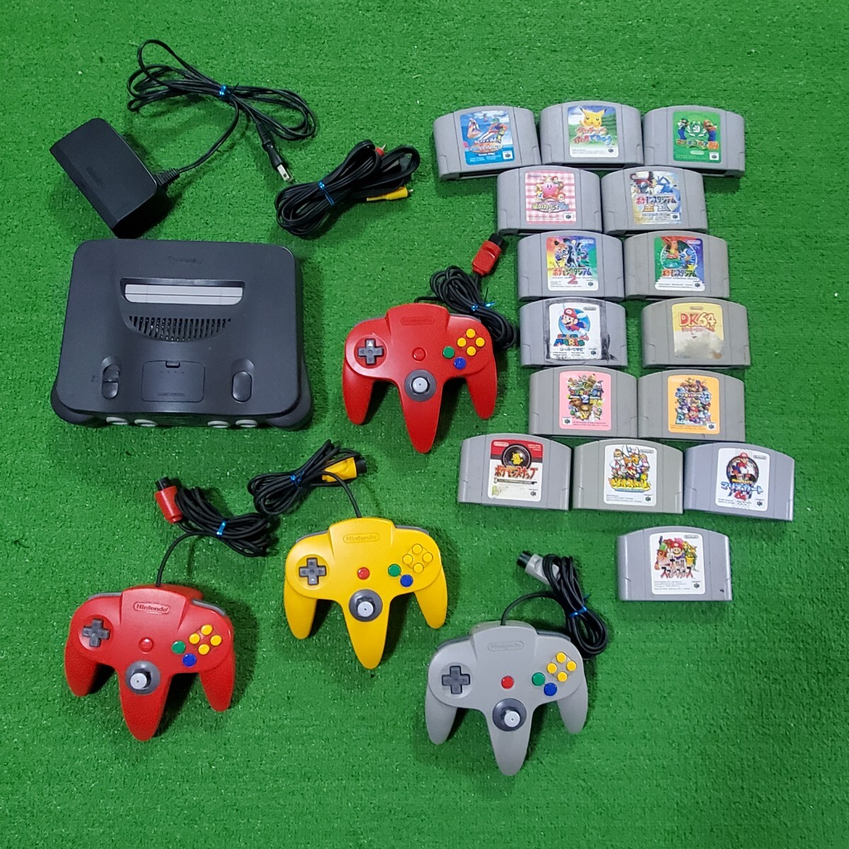 任天堂 NINTENDO 64 ロクヨン 本体 コントローラ 4個 カセット 任天堂 NINTENDO 64 ロクヨン 本体 コントローラ 4個 カセット