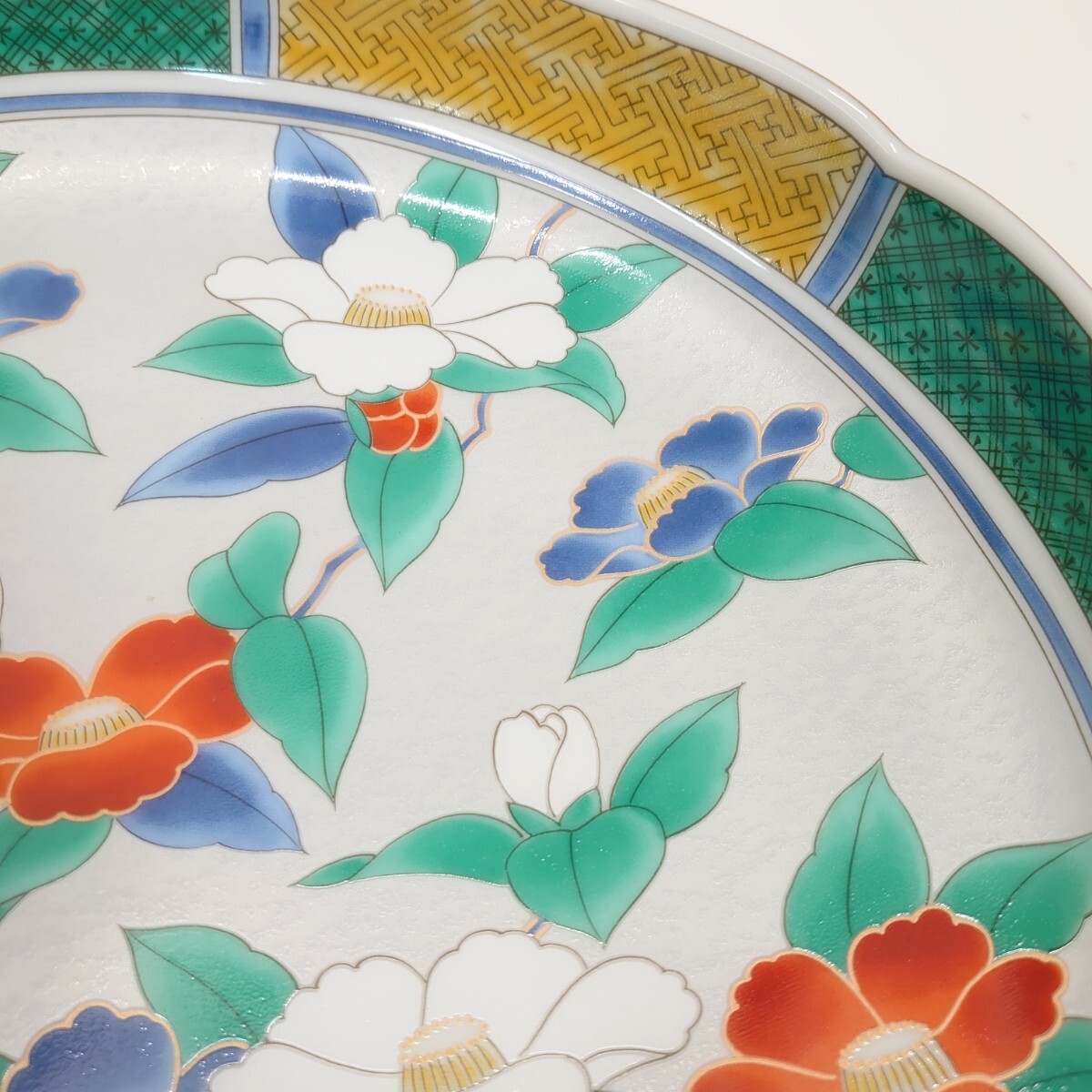 226 美濃焼 翔山窯 花椿盛鉢 大皿 大鉢 金彩 金縁 色絵 皿 鉢 和 226 美濃焼 翔山窯 花椿盛鉢 大皿 大鉢 金彩 金縁 色絵 皿 鉢 和