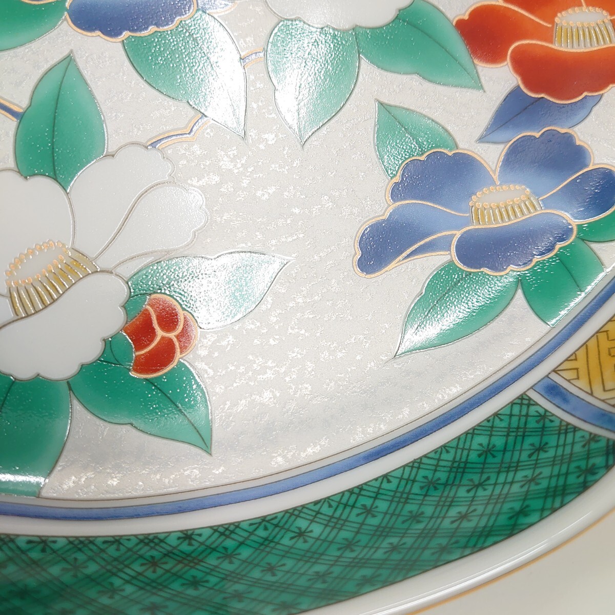 226 美濃焼 翔山窯 花椿盛鉢 大皿 大鉢 金彩 金縁 色絵 皿 鉢 和 226 美濃焼 翔山窯 花椿盛鉢 大皿 大鉢 金彩 金縁 色絵 皿 鉢 和