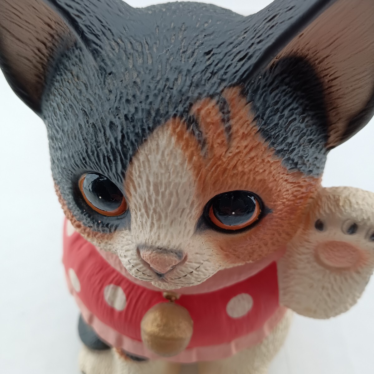 562 招き猫 猫 ねこ ネコ 三毛猫 陶器 置物 オブジェ 縁起物 562 招き猫 猫 ねこ ネコ 三毛猫 陶器 置物 オブジェ 縁起物